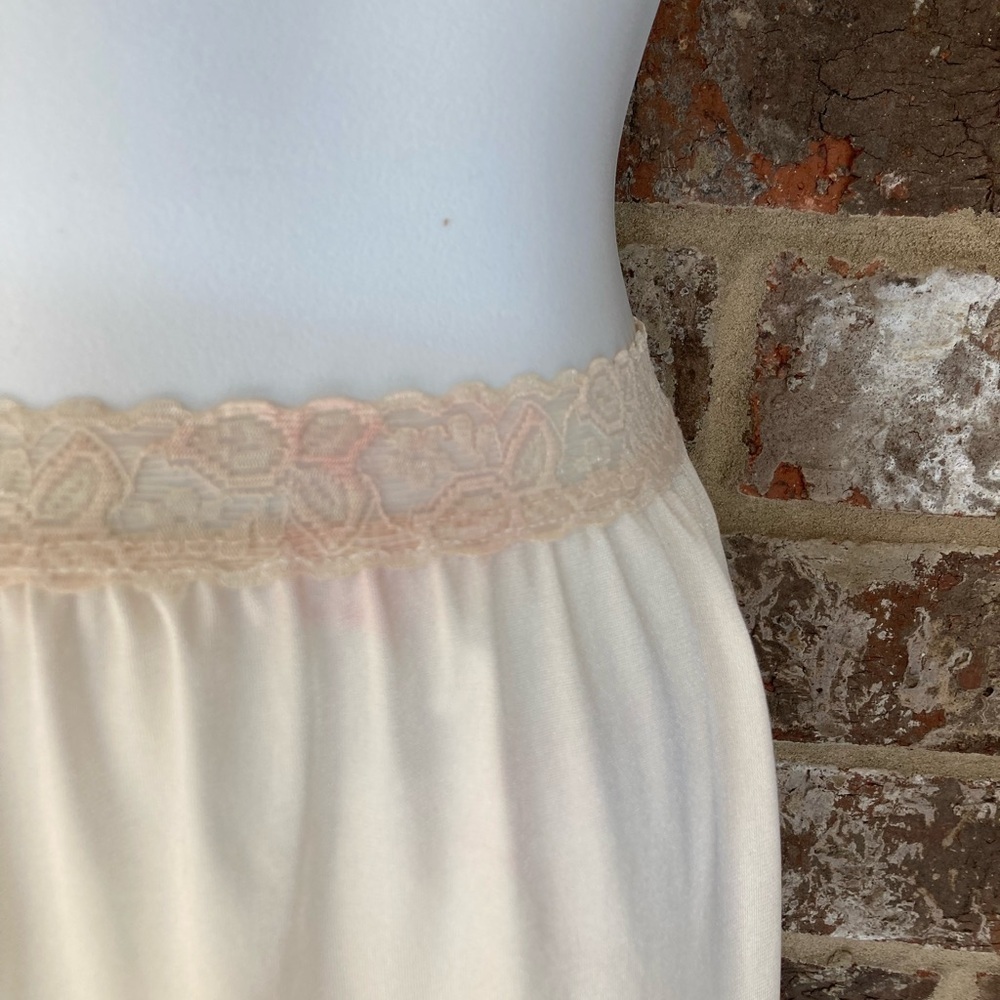 Half Slip with Lace  - Medium Ivory Lace Vintage - Picture 4 of 10